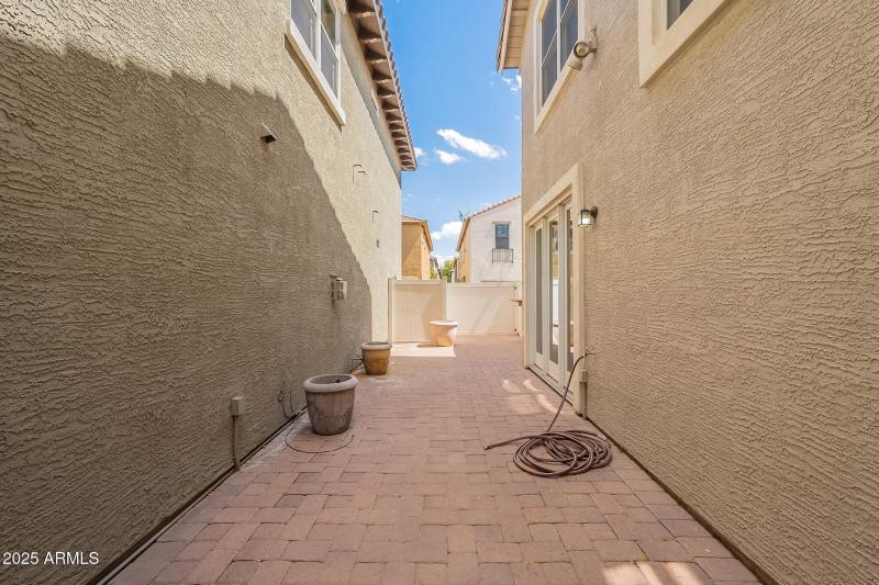 large-019940ae-f8ce-734d-94ff-c8d0bfbe4c