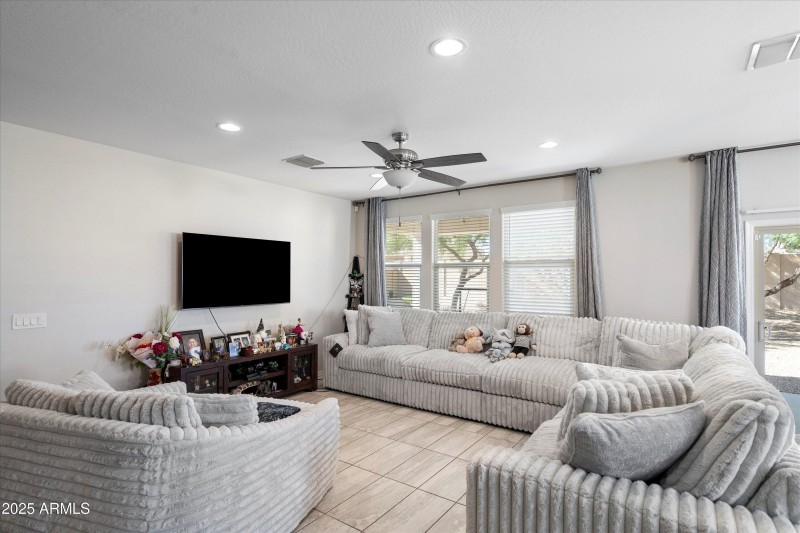 06-Family Room