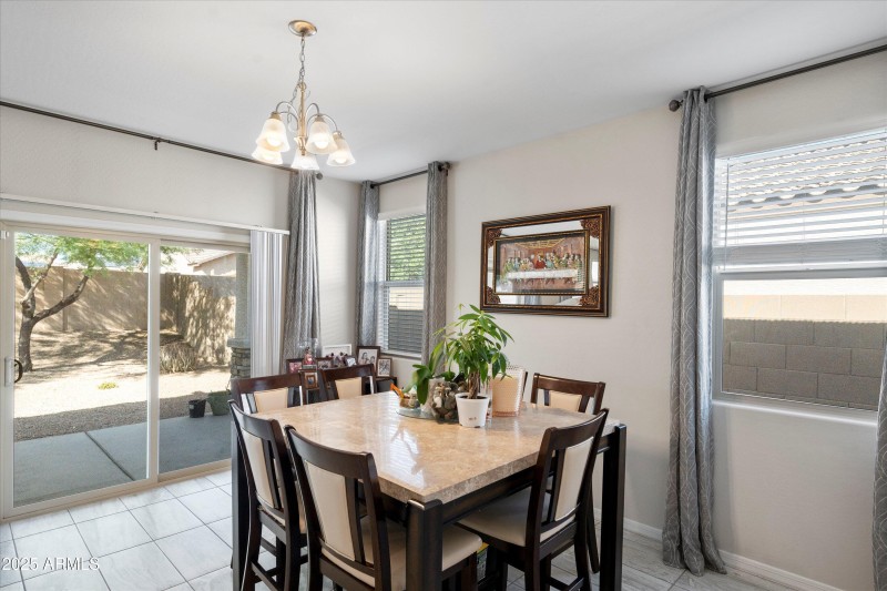 10-Dining Area