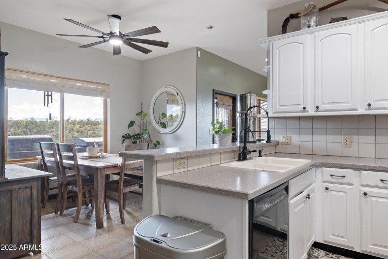 Dining/Kitchen