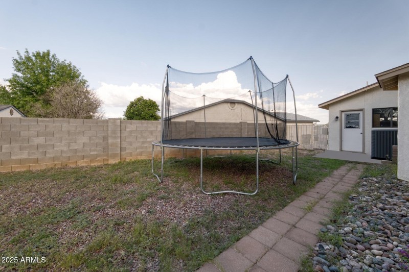 072058-4993 Santiago Court