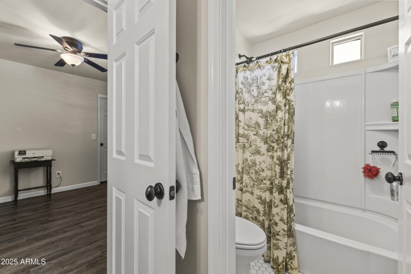 Bathroom: Jack and Jill