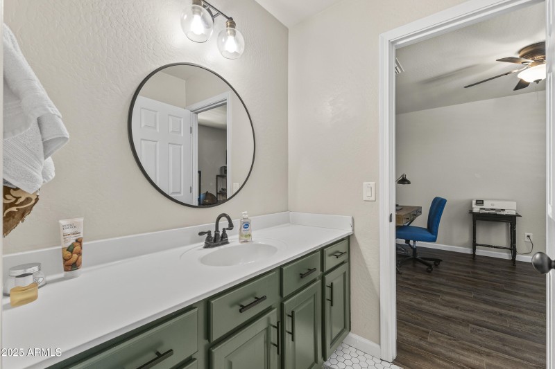 Bathroom: Jack and Jill