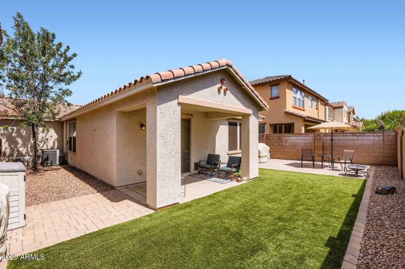 3323 E. Oakland St - Web Quality - 006 -