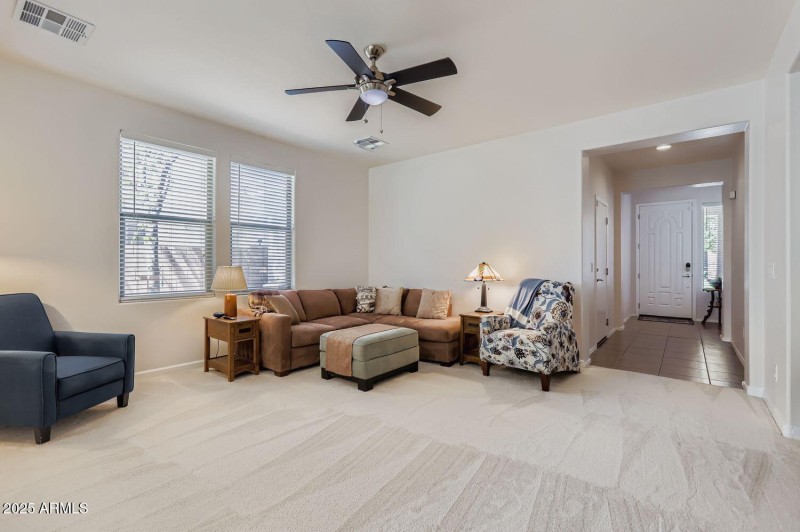 3323 E. Oakland St - Web Quality - 009 -