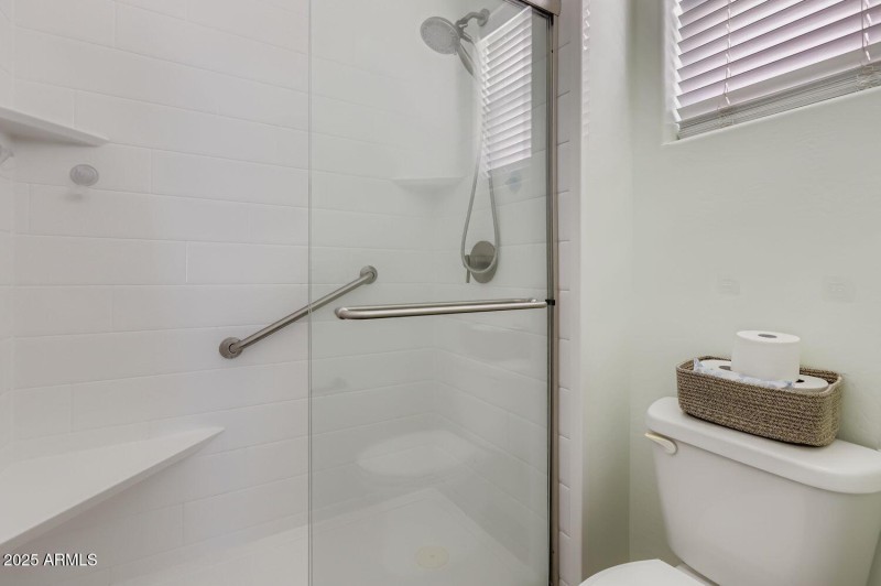 3323 E. Oakland St - Web Quality - 021 -
