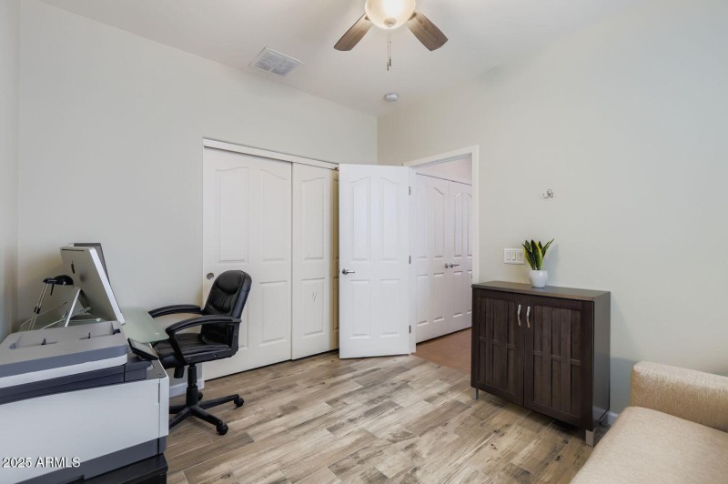3323 E. Oakland St - Web Quality - 024 -