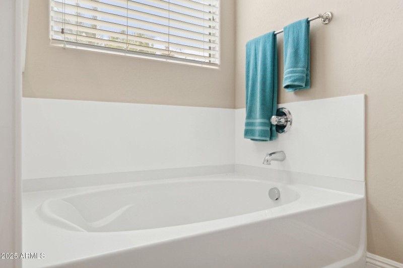 27-web-or-mls-1311-e-barrett-dr