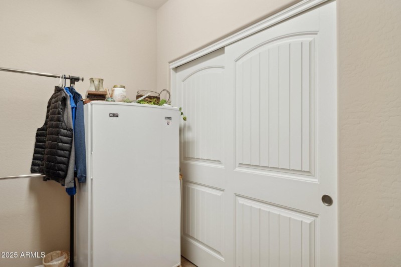 37-web-or-mls-1311-e-barrett-dr