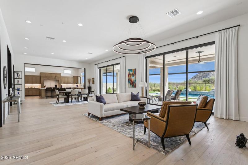 11-web-or-mls-12885-e-rosewood-dr