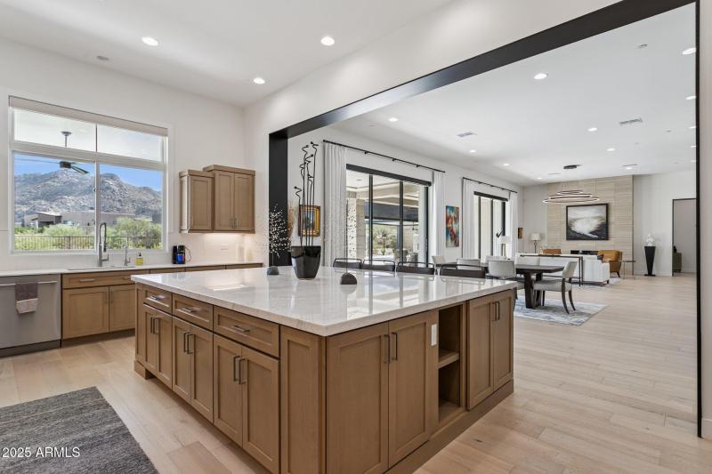 18-web-or-mls-12885-e-rosewood-dr