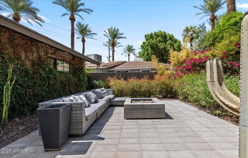 06-4721 E Calle Redonda 06