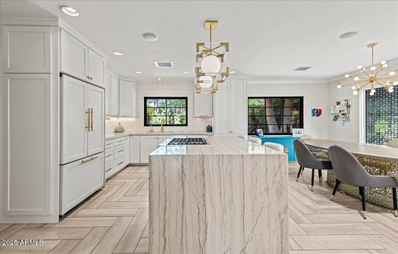 08-4721 E Calle Redonda 08