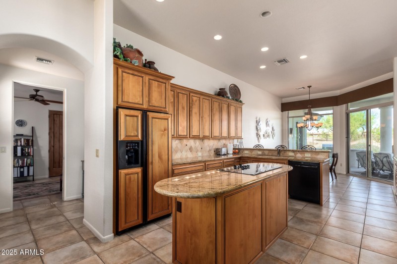 LARGE KITCHEN