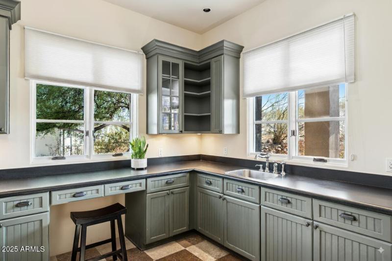 Laundry Room -5738-n-32nd-pl