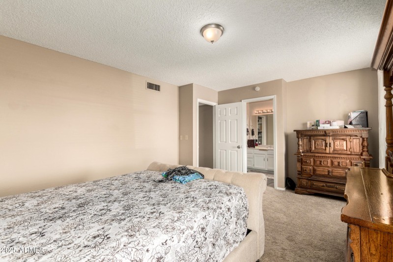 Primary Bedroom3