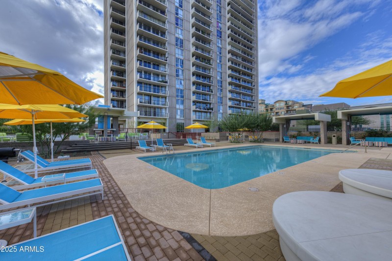 01 Heated Pool with hotel touch