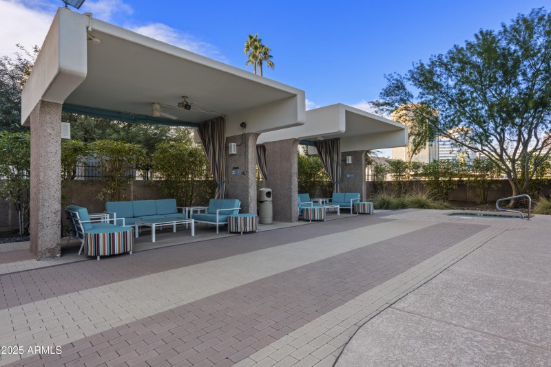 04 Pool Cabanas