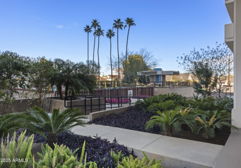 13 Gardens and Courtyard