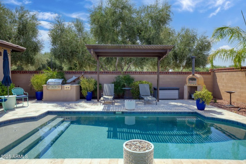 Backyard Made to Entertain