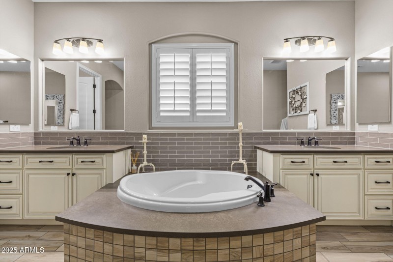 Primary Suite Bathroom