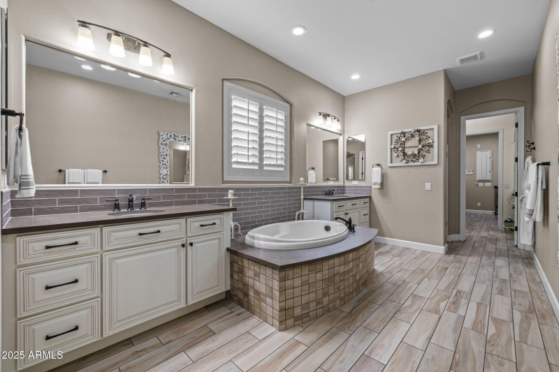 Primary Suite Bathroom