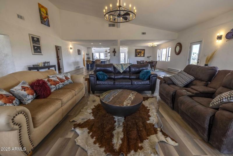 277thAve-Livingroomfurnished2