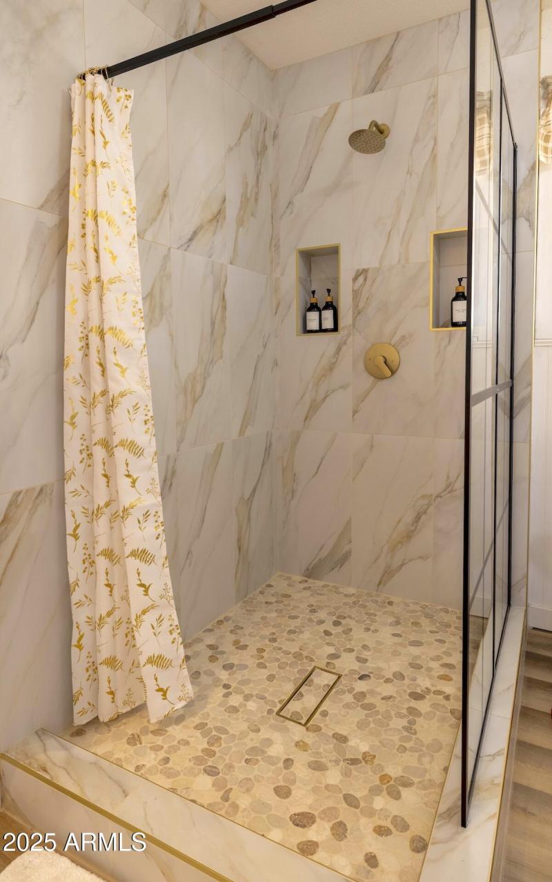 277thAve-primary-shower