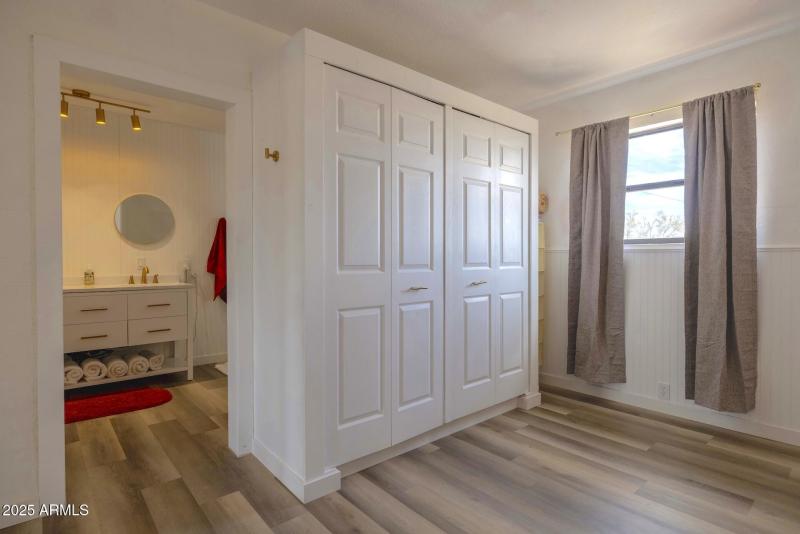 277thAve-PrimaryCloset&bath