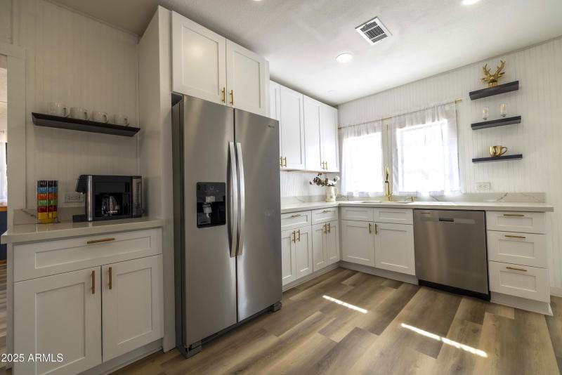 277thAveKitchen-Frigandsink