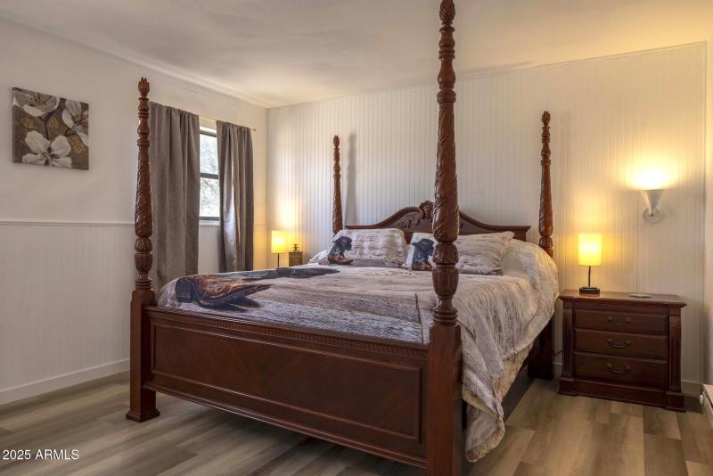 277thAvePrimaryKingbed-furnished