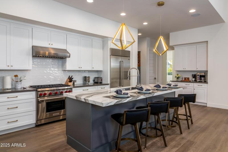 10 W Frier Dr (14).jpg-FULL