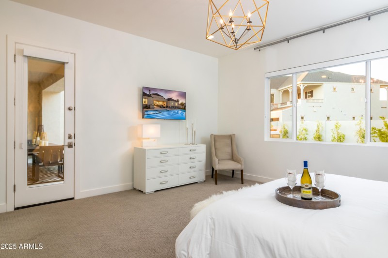 10 W Frier Dr (18).jpg-FULL