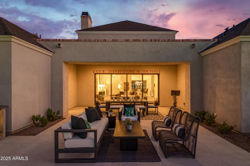 10 W Frier Dr (39).jpg-FULL