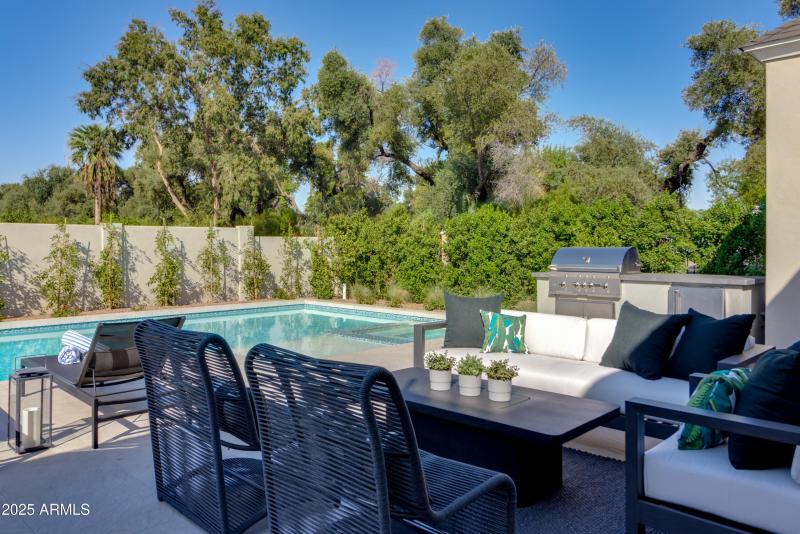 10 W Frier Dr (59).jpg-FULL