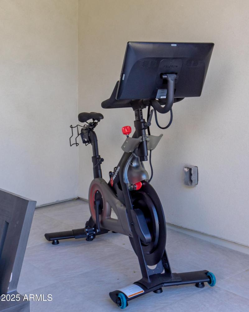 10 W Frier Dr (61).jpg-FULL