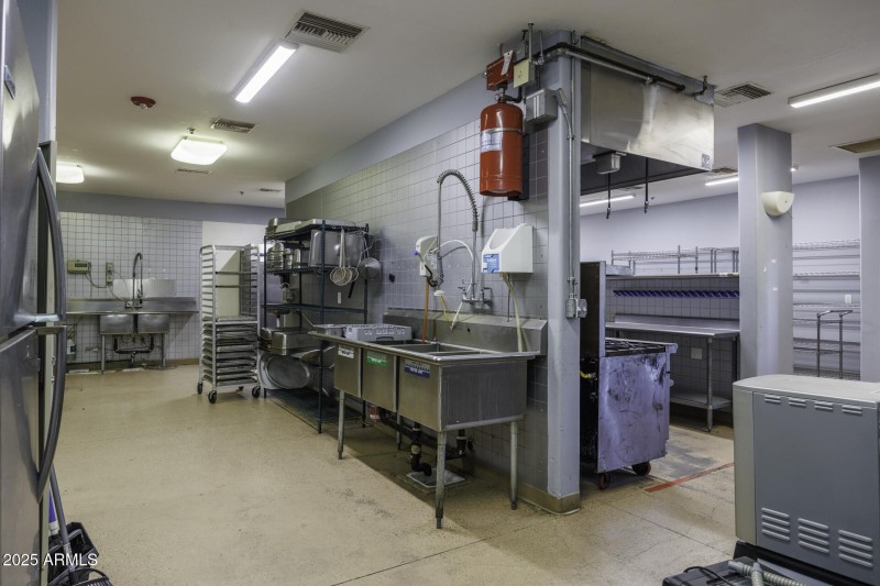 Kitchen & Scullery 15