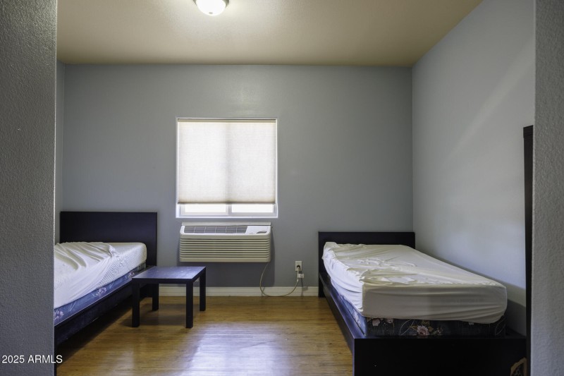 Medium Suite (111-114, 117-120) 5