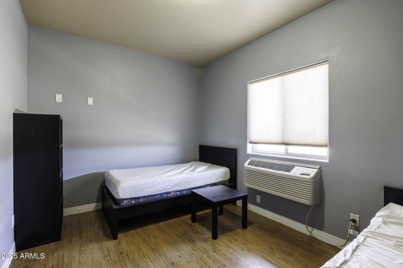 Medium Suite (111-114, 117-120) 7