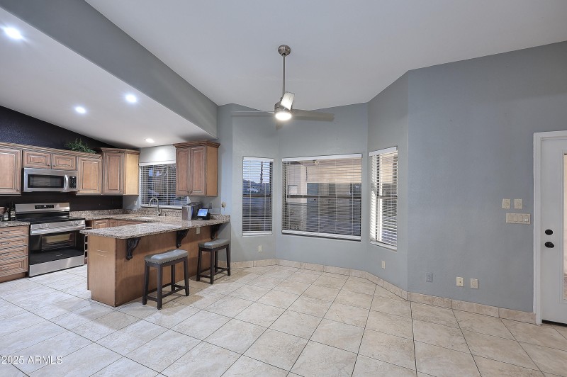 Eat-in Kitchen