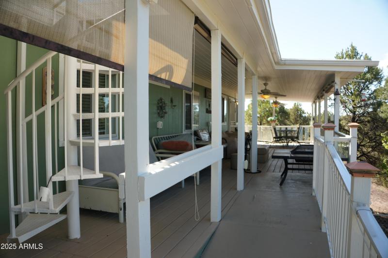 009 700 sq ft Trex Deck with awesome vie