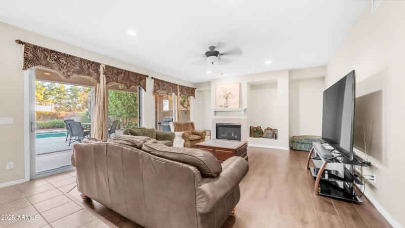 1951 W Bartlett Ct (7)