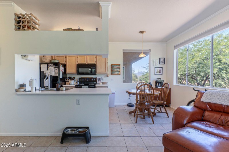 San Simeon eat in kitchen