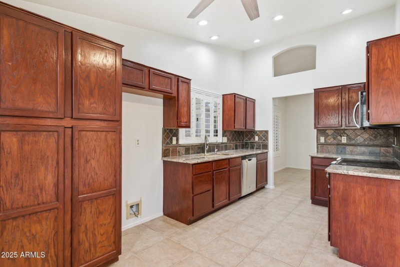 12-web-or-mls-8942-w-sequoia-dr