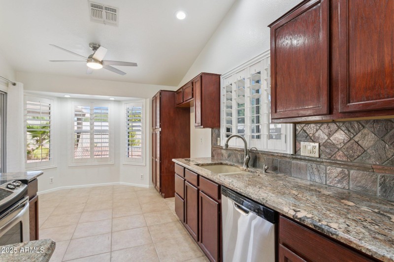 14-web-or-mls-8942-w-sequoia-dr