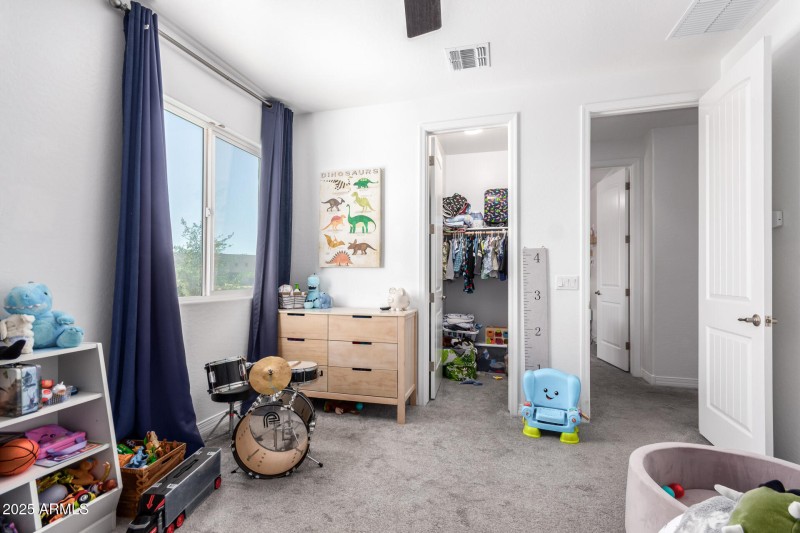 Children's bedroom 2