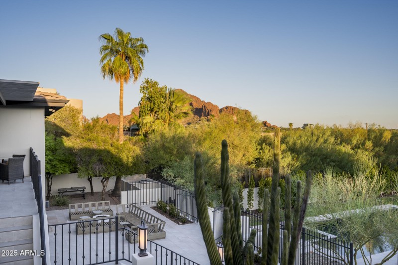 3977 E Paradise View Dr-64