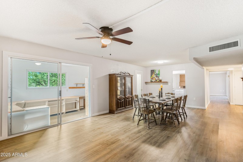 DINING/FAMILY ROOM