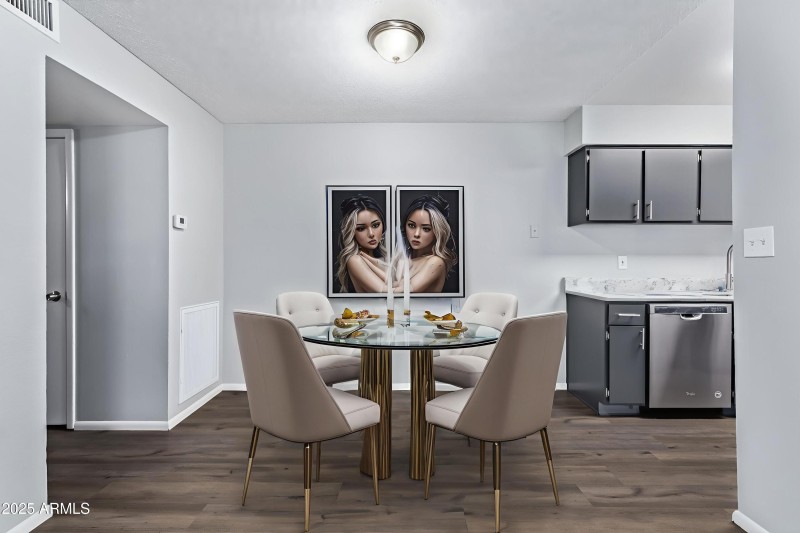 10-47th - Dining Room - Standard - 0
