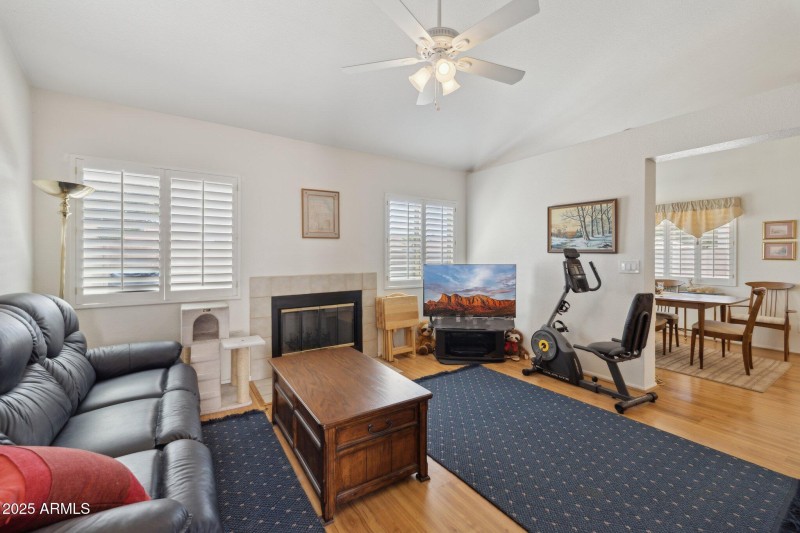 10-web-or-mls-9125-e-captain-dreyfus-ave